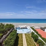 3 Bedroom Beautiful In Falerna