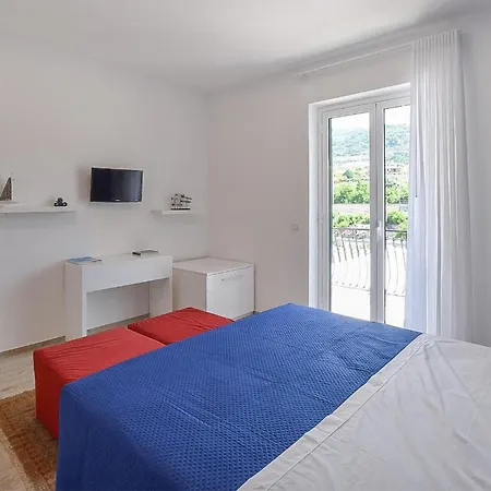 3 Bedroom Beautiful In Ferienhaus