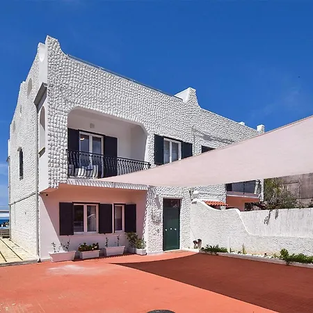 3 Bedroom Beautiful In Ferienhaus *