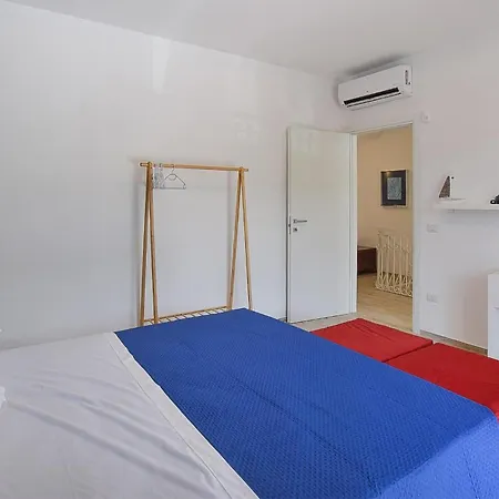 בית נופש 3 Bedroom Beautiful In פאלרנה