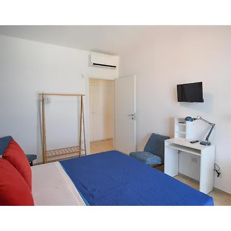 בית נופש 3 Bedroom Beautiful In פאלרנה