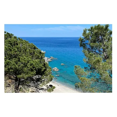 Ferienhaus 3 Bedroom Beautiful In Falerna