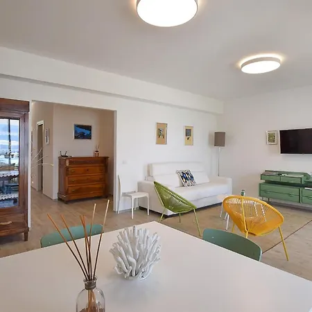 3 Bedroom Beautiful In * פאלרנה